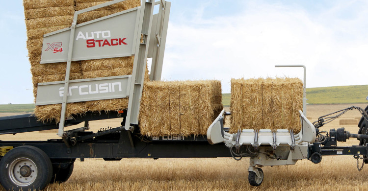 06-ARCUSIN-AUTOSTACK-BALE-CHASER-STACKER-WAGON-REMOLQUE-PACAS-APILADOR (1)