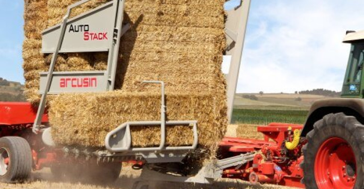 ARCUSIN-AUTOSTACK-BALE-CHASER-WAGON-STACKER-REMOLQUE-PACAS-AUTOCHARGEUSE-BALLES-EMPILEUR-5-1